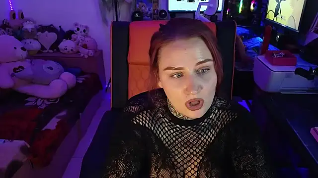 Snapshot of blazed_vixen chatting on May 21, 11:01 pm blazed vixen online show from May 21, 11:01 pm