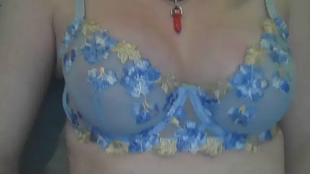 flirty babe x online show from April 19, 9:06 pm