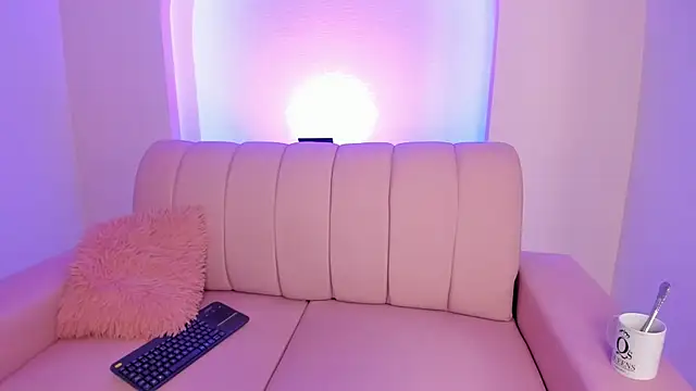 milaowens online show from March 19, 11:58 am