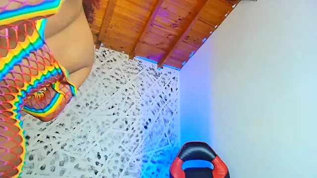 Snapshot of MIA_HOT23CM_S7S chatting on December 4, 2:21 am MIA HOT23CM S7S online show from December 4, 2:21 am