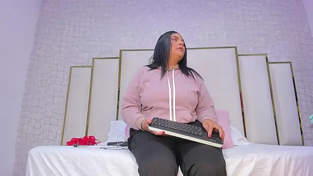 Mia and lexy online show from December 17, 3:12 am