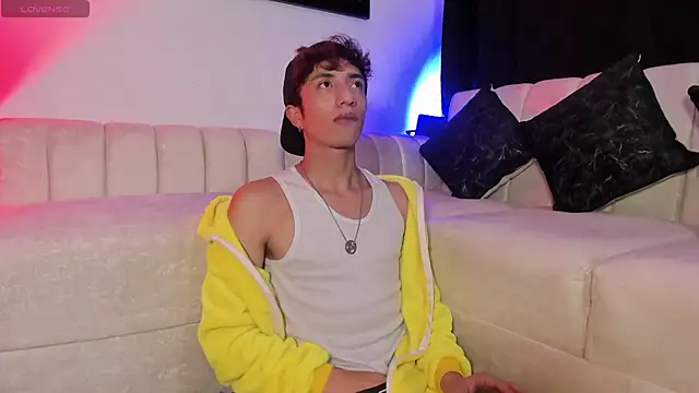 mhatias  online show from April 21, 4:52 am