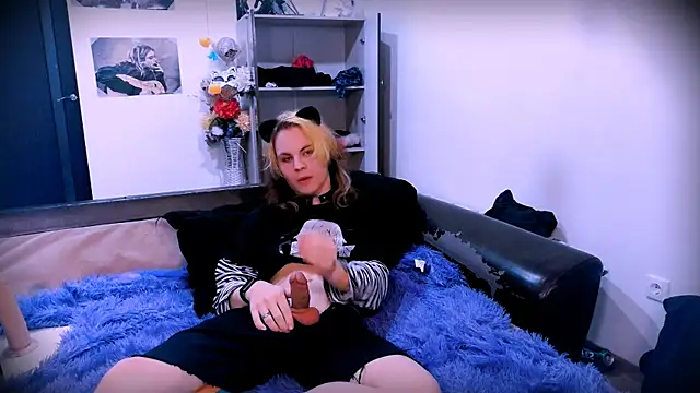 Snapshot of SparkyFerret chatting on September 29, 6:02 pm SparkyFerret online show from September 29, 6:02 pm