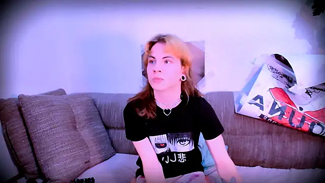 Snapshot of SparkyFerret chatting on October 25, 9:53 pm SparkyFerret online show from October 25, 9:53 pm