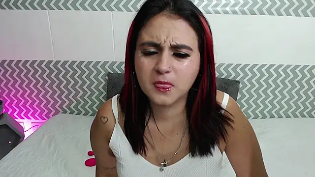 EmilyCoy  online show from October 19, 2:45 am