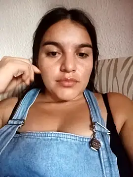 chloe 90 online show from November 9, 9:24 pm