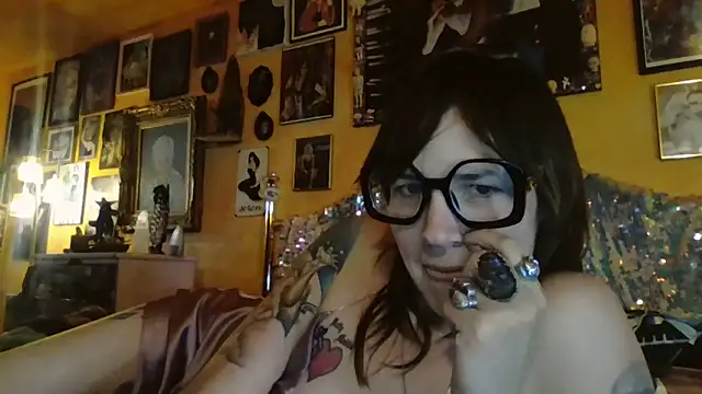 Snapshot of pinkmoonboots chatting on September 15, 4:29 pm pinkmoonboots online show from September 15, 4:29 pm