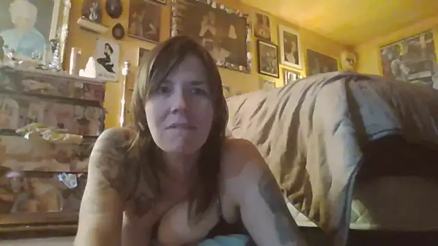 Snapshot of pinkmoonboots chatting on November 11, 9:04 pm pinkmoonboots online show from November 11, 9:04 pm