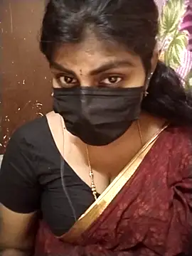 Snapshot of Nithiila chatting on November 15, 7:49 am Nithiila online show from November 15, 7:49 am