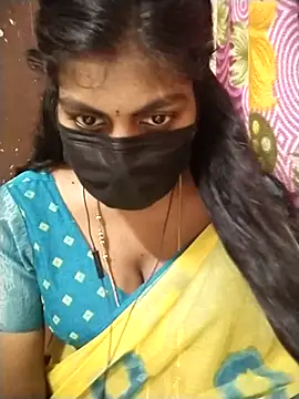 Snapshot of Nithiila chatting on December 4, 7:28 am Nithiila online show from December 4, 7:28 am