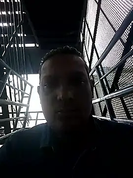 Snapshot of bisexdon chatting on October 4, 8:23 am bisexdon online show from October 4, 8:23 am