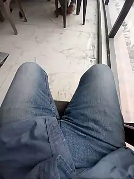 Snapshot of bisexdon chatting on October 18, 7:53 am bisexdon online show from October 18, 7:53 am