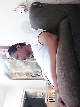 Snapshot of bisexdon chatting on October 31, 6:25 am bisexdon online show from October 31, 6:25 am