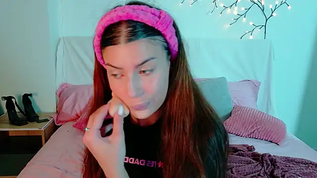 Bella Davis love online show from December 4, 1:04 am