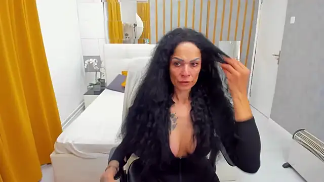 Snapshot of MarbellaRyder chatting on November 12, 12:05 pm MarbellaRyder online show from November 12, 12:05 pm