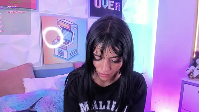 LindaWz  online show from December 17, 6:30 am