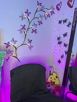 LindaWz  online show from April 22, 6:38 am