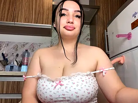 curvybombb online show from October 5, 8:34 am