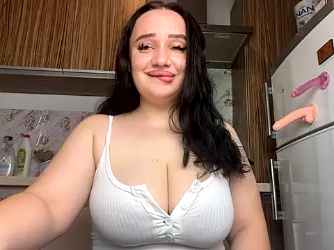 curvybombb online show from October 12, 8:02 am