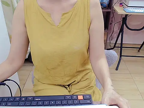 Snapshot of Funnygirl_9x chatting on May 14, 2:07 am Funnygirl 9x online show from May 14, 2:07 am