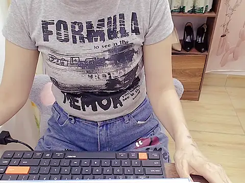 Snapshot of Funnygirl_9x chatting on May 17, 2:09 am Funnygirl 9x online show from May 17, 2:09 am