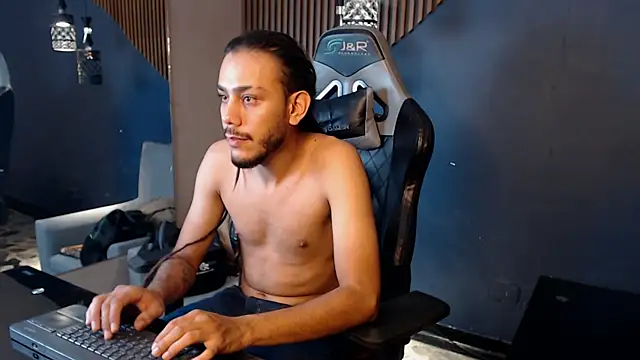 Snapshot of Boss_Domiinator chatting on September 12, 4:01 am Boss Domiinator online show from September 12, 4:01 am