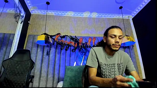 Snapshot of Boss_Domiinator chatting on October 26, 3:23 am Boss Domiinator online show from October 26, 3:23 am