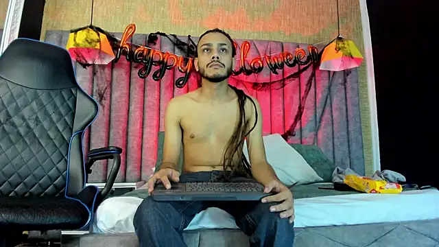 Snapshot of Boss_Domiinator chatting on October 28, 3:21 am Boss Domiinator online show from October 28, 3:21 am