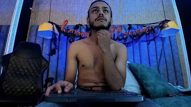 Snapshot of Boss_Domiinator chatting on October 30, 3:30 am Boss Domiinator online show from October 30, 3:30 am