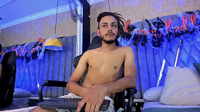 Snapshot of Boss_Domiinator chatting on November 2, 4:04 am Boss Domiinator online show from November 2, 4:04 am