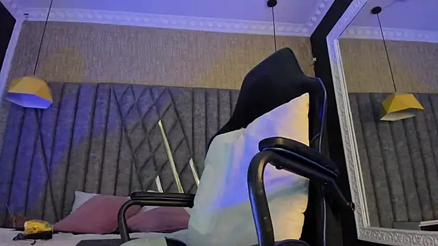 Snapshot of Boss_Domiinator chatting on November 13, 3:38 am Boss Domiinator online show from November 13, 3:38 am