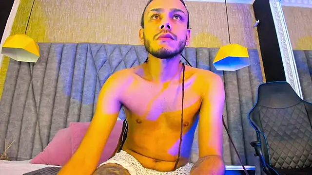 Snapshot of Boss_Domiinator chatting on November 15, 3:37 am Boss Domiinator online show from November 15, 3:37 am