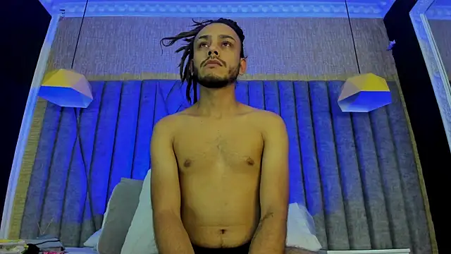 Snapshot of Boss_Domiinator chatting on November 17, 3:23 am Boss Domiinator online show from November 17, 3:23 am