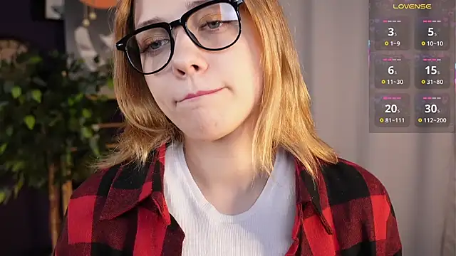 HollieCollelo online show from October 3, 3:03 am