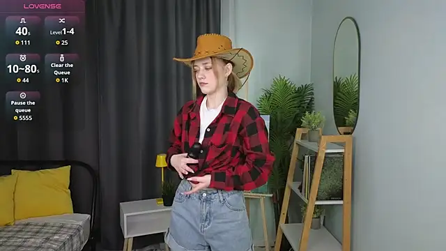 HollieCollelo online show from October 27, 3:10 am