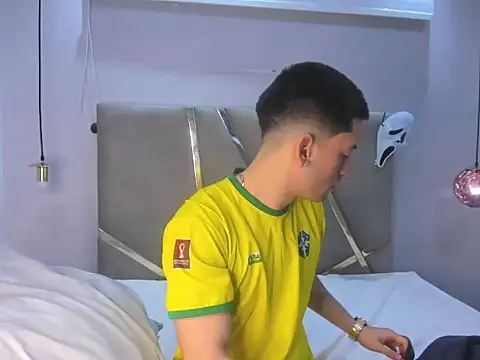 HunterHeat  online show from October 18, 11:55 am