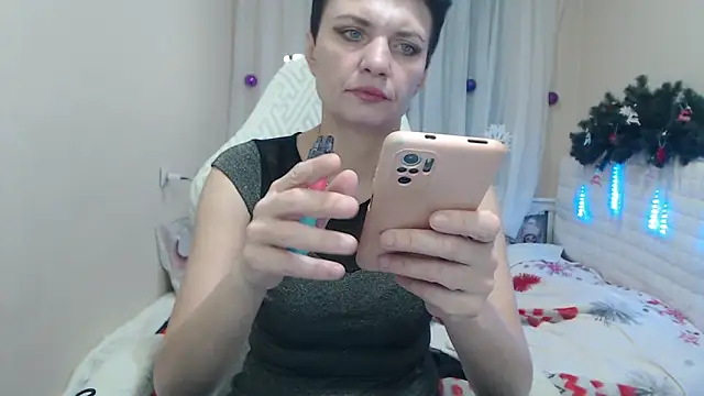 AvaSaturnian online show from December 14, 1:16 pm