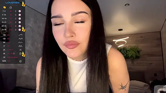 AuraJefcoat online show from May 28, 1:41 pm