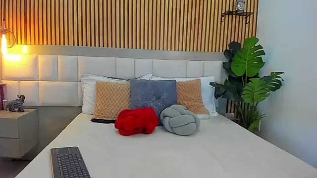 Roseaurora online show from November 7, 12:38 pm