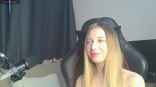 BabbbyFoxxx online show from October 30, 4:36 am