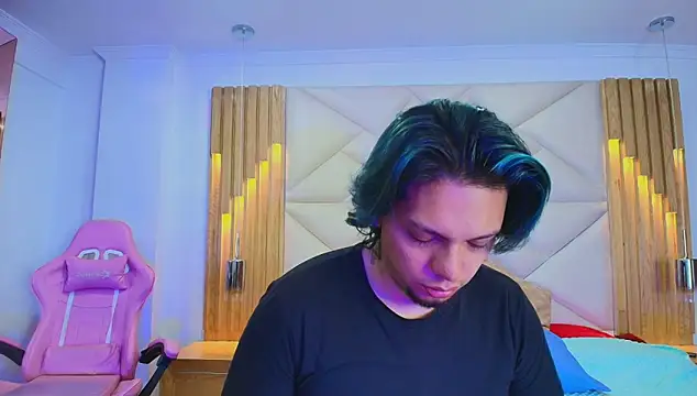 Snapshot of Laia_and_Damian chatting on October 9, 7:45 pm Laia and Damian online show from October 9, 7:45 pm