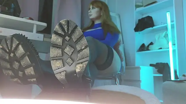 CruelSiren online show from December 4, 8:17 pm