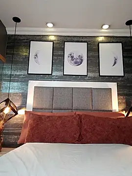 SophieCurves online show from September 19, 6:19 pm