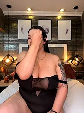 SophieCurves online show from October 8, 2:47 pm