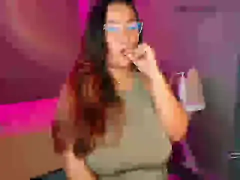 Snapshot of sophiejuicy_ chatting on October 9, 8:23 am sophiejuicy  online show from October 9, 8:23 am