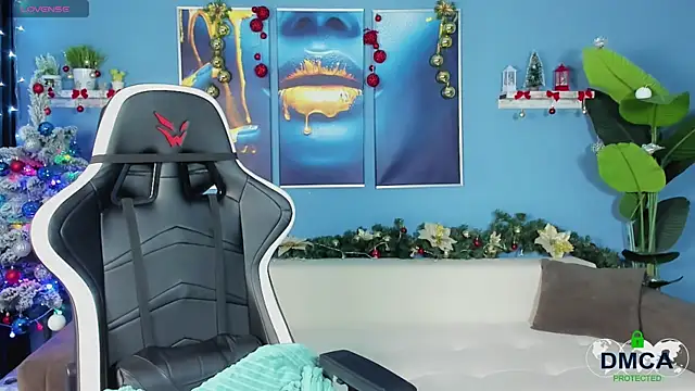 Snapshot of Roxy_foxi chatting on December 14, 1:11 am Roxy foxi online show from December 14, 1:11 am