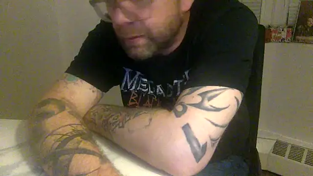 Snapshot of edger4lif3 chatting on October 17, 4:26 am edger4lif3 online show from October 17, 4:26 am