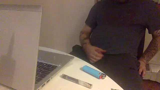 Snapshot of edger4lif3 chatting on October 20, 8:59 am edger4lif3 online show from October 20, 8:59 am