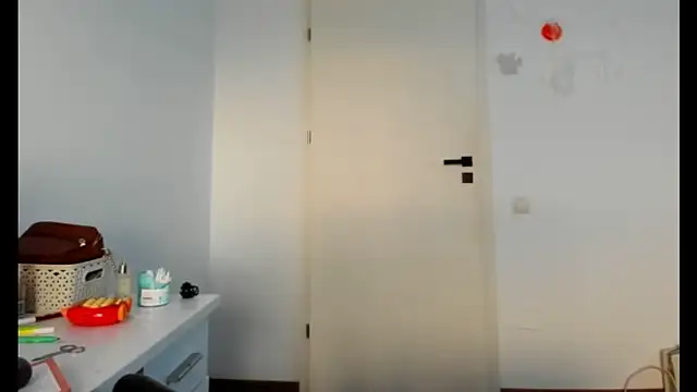 Snapshot of crystalxx18 chatting on October 24, 6:43 am crystalxx18 online show from October 24, 6:43 am