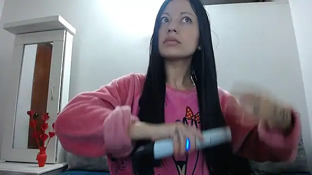 Snapshot of Taylormegan chatting on November 15, 2:24 pm Taylormegan online show from November 15, 2:24 pm